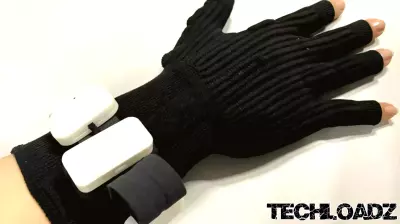 Innovative E-Textiles Technology to Aid Deafblind Communication