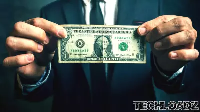 Performance Comparison: Palantir Technologies vs. Technology Sector